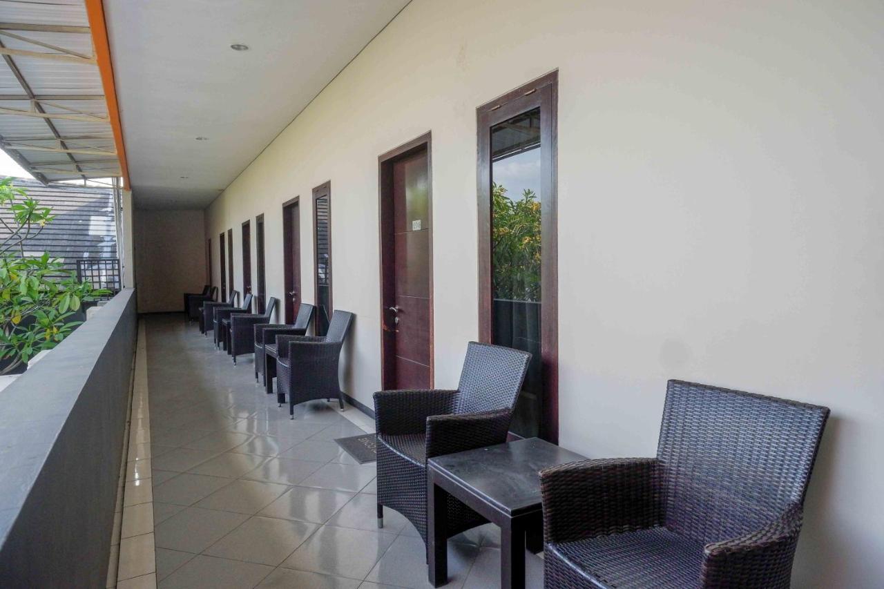 Urbanview Hotel Solo Tiara Exterior foto